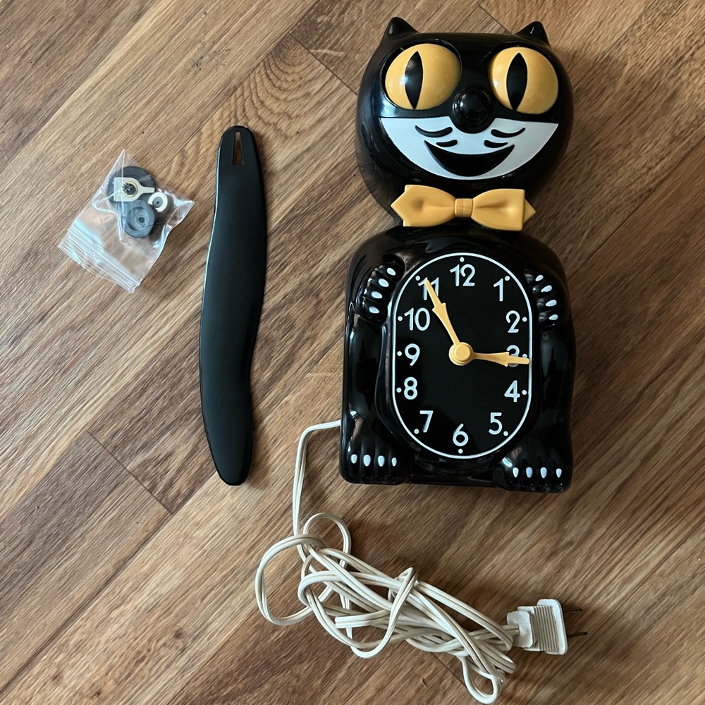 Non-working Kit Kat Clock